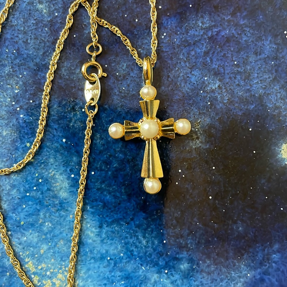 Vintage Avon gold and pearl cross